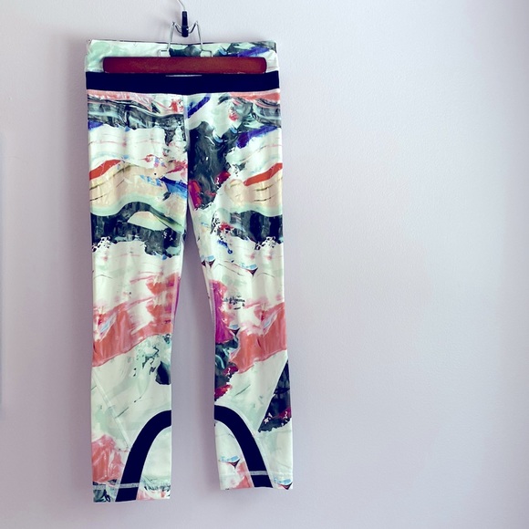 Lululemon size 2 - Picture 1 of 4